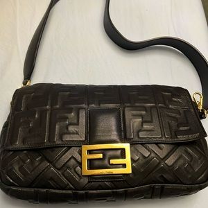 FENDI EMBOSSED BAGUETTE IN BLACK